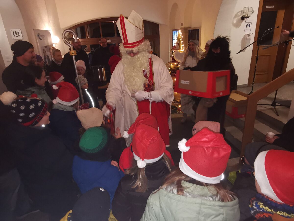 Nikolausaktion in Eslarn begeistert trotz Regens