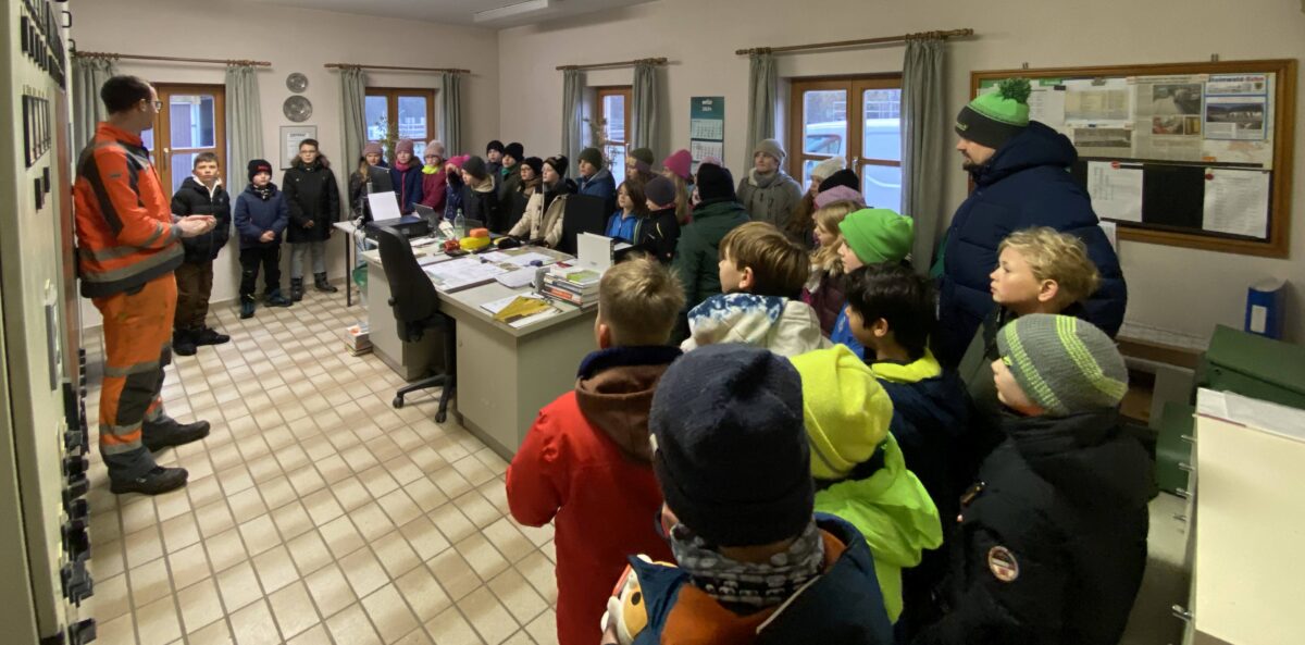 Schüler erkunden Klärwerk an der Fichtelnaab