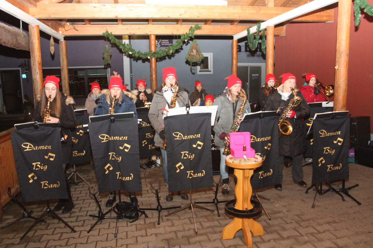 Weihnachts-Swing begeistert Publikum in Waidhaus