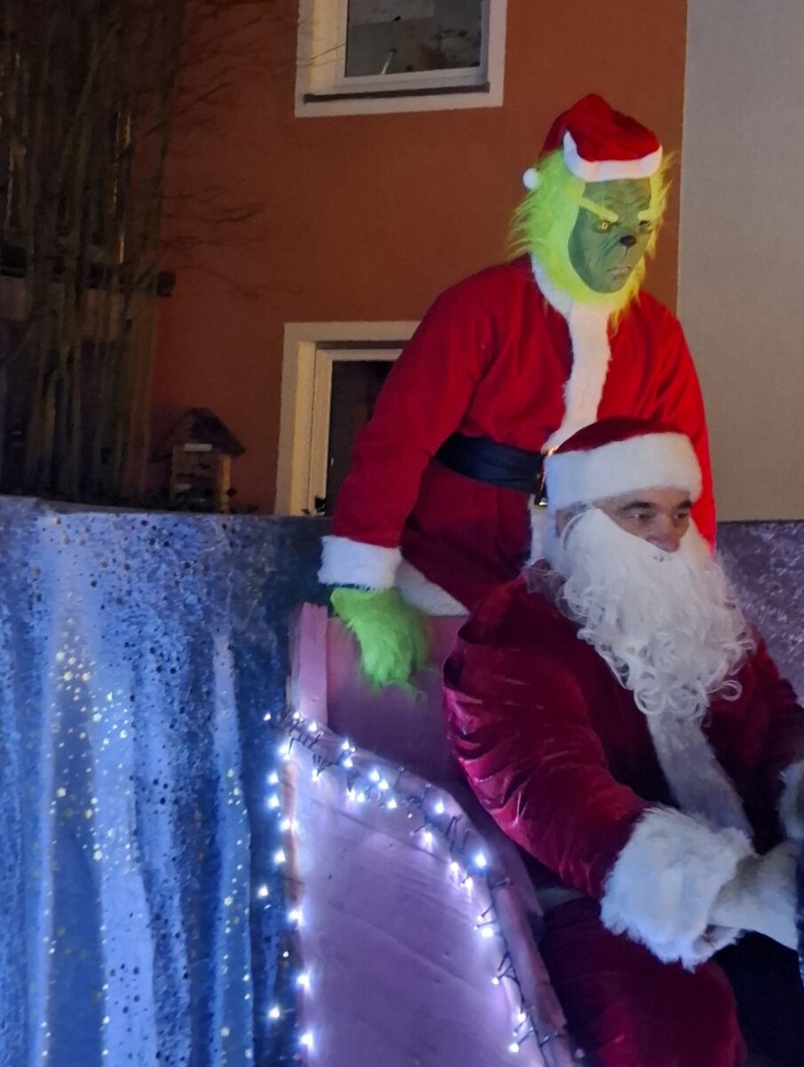 Weihnachtshaus in Windischeschenbach unterstützt Schüler