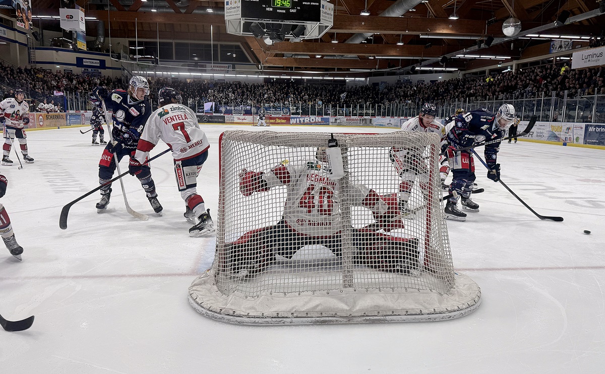 Starker Kampfgeist: Blue Devils bezwingen Freiburg mit 5:2