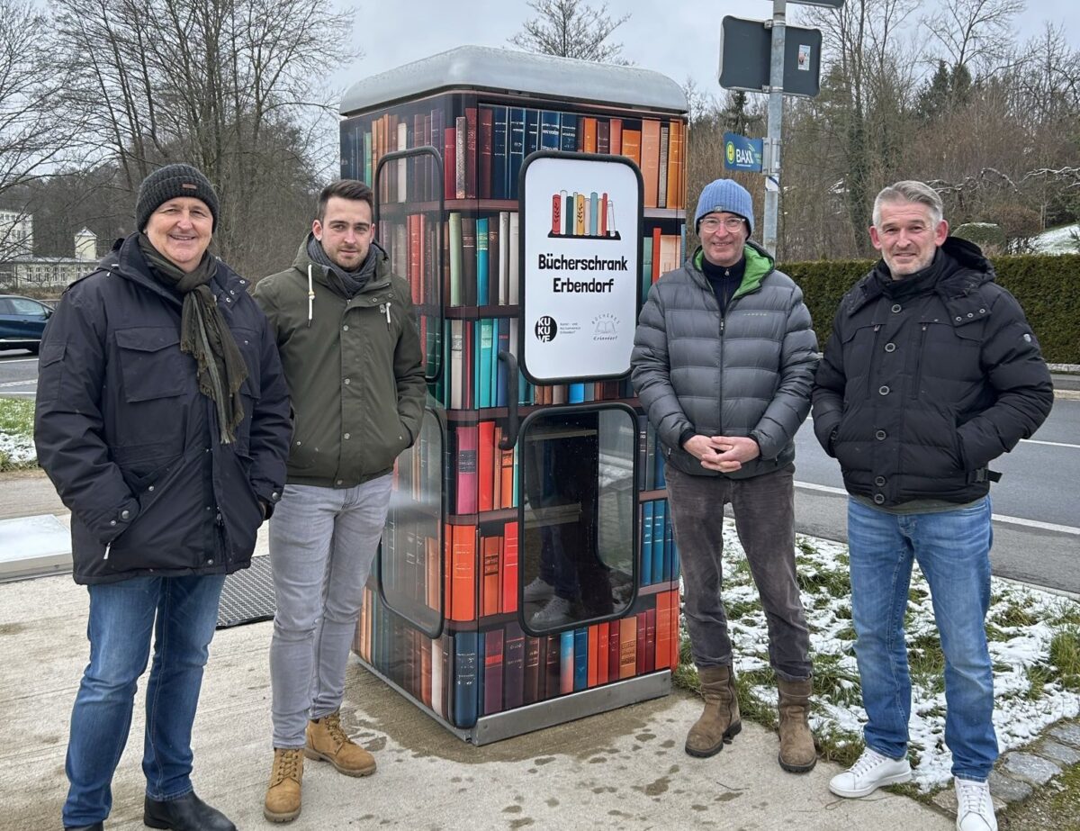 Erbendorf: Wie aus einer ausgemusterten Telefonzelle ein Eldorado für Leseratten wurde