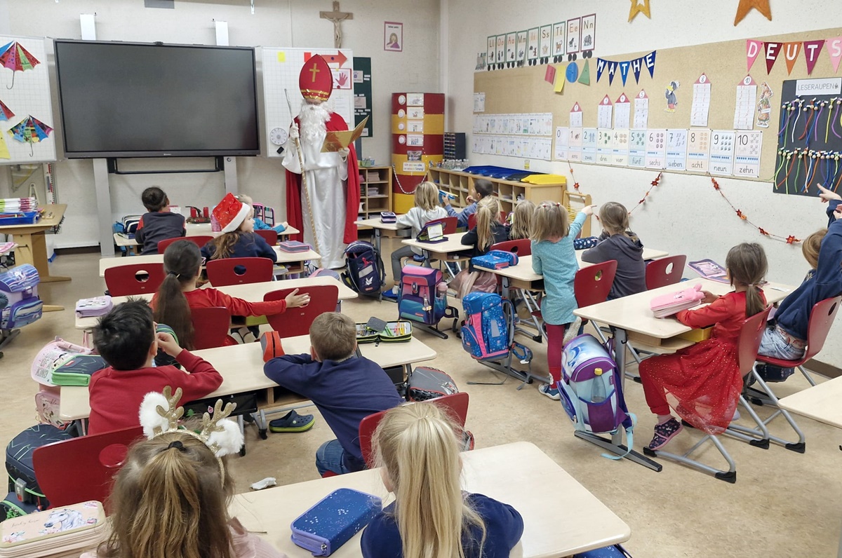 Lesen und Nikolaustag erfreuen die Schülerinnen und Schüler an der Markus-Gottwalt-Schule