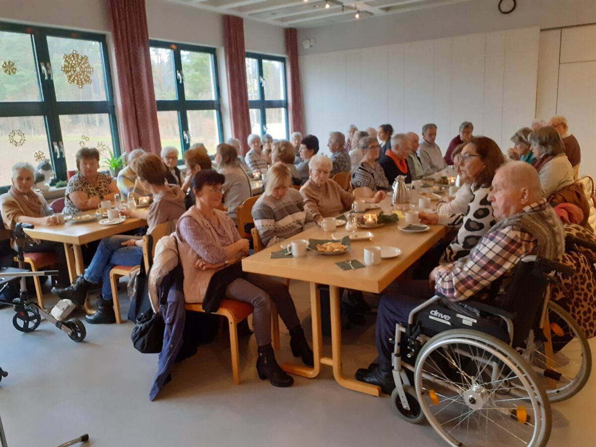 Das Café Miteinander entführt zahlreiche Gäste im SOS-Kinderdorf in den Advent