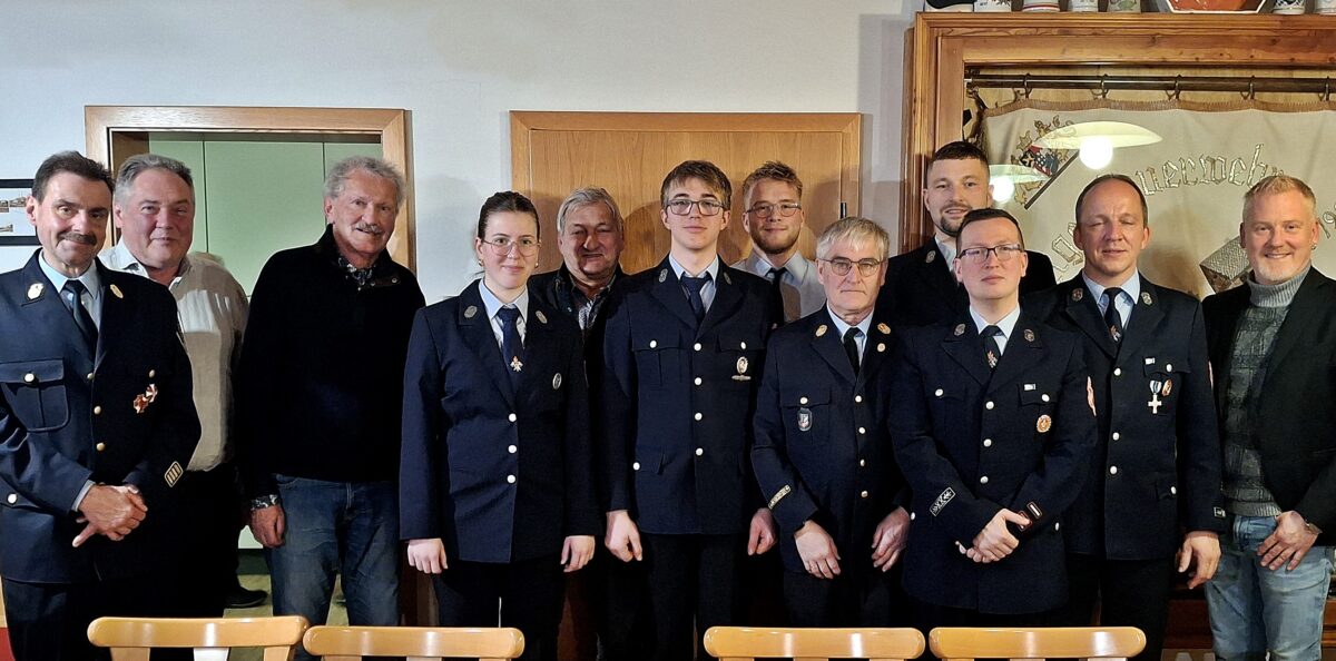 Feuerwehr Mallersricht ehrt langjährige Mitglieder
