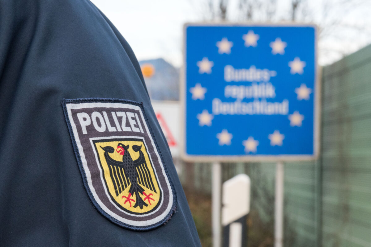 Grenzkontrolle auf A6: Urkundenfälscher festgenommen