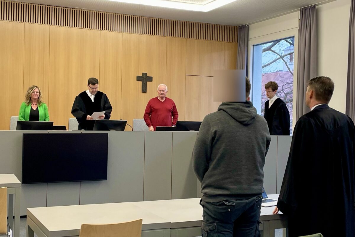 Betrüger vor Gericht: Freundin großzügig beschenkt – auf ihre Rechnung