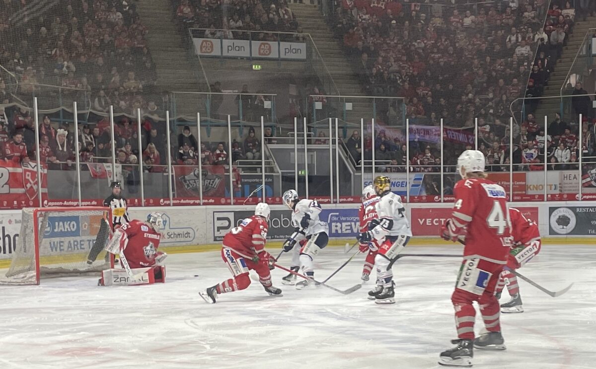 44:15 Torschüsse, aber 2:3-Niederlage der Blue Devils bei den Eisbären Regensburg