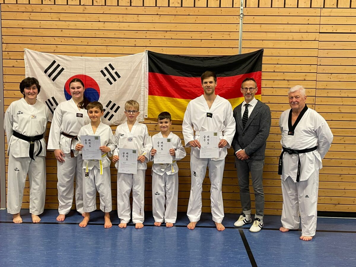 Erfolgreiche Gürtelprüfung im Taekwondo