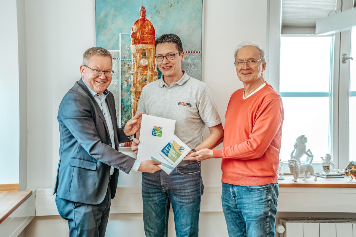 Moedel erhält Klimaschutz-Urkunde von OB Cerny
