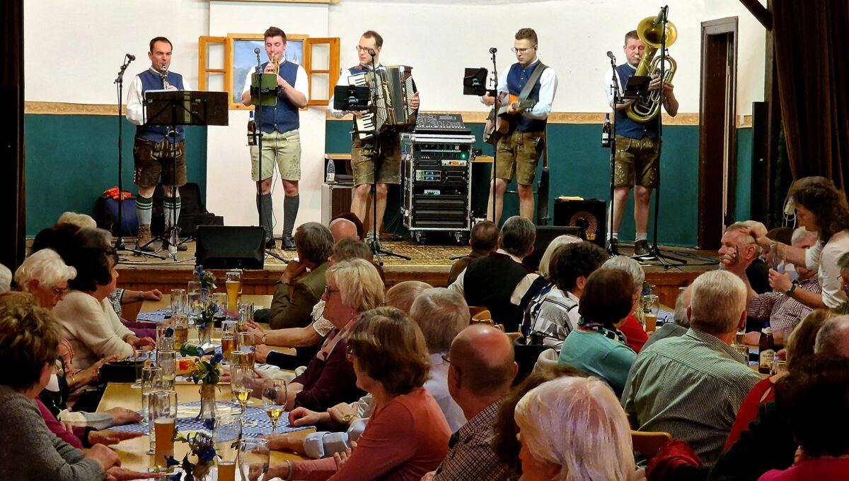 „Power Hoch 5“ in Weiden: Ausverkauftes Haus bei Oberkrainer-Abend