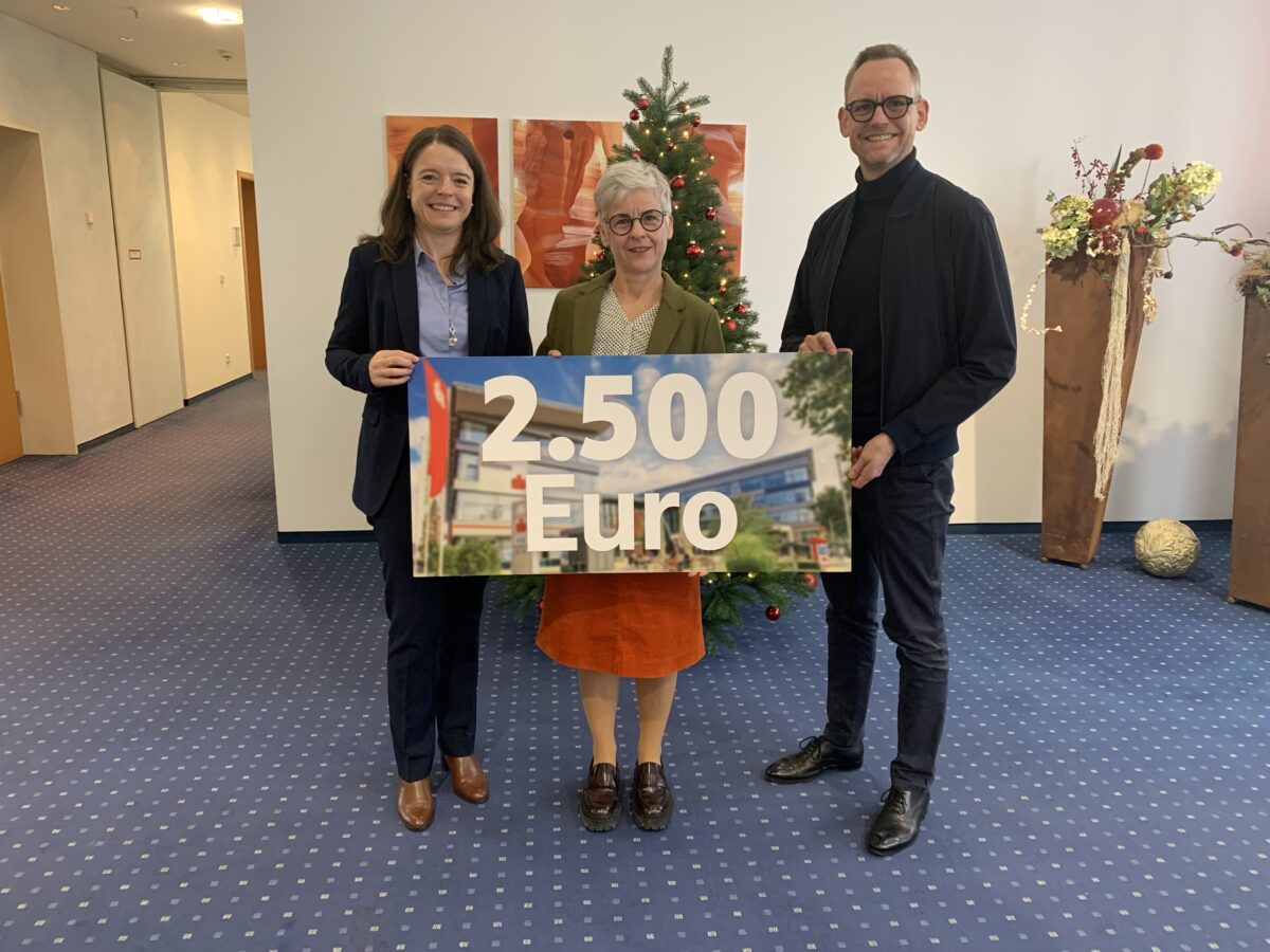 Sparkasse unterstützt DONUM VITAE mit 2.500 Euro