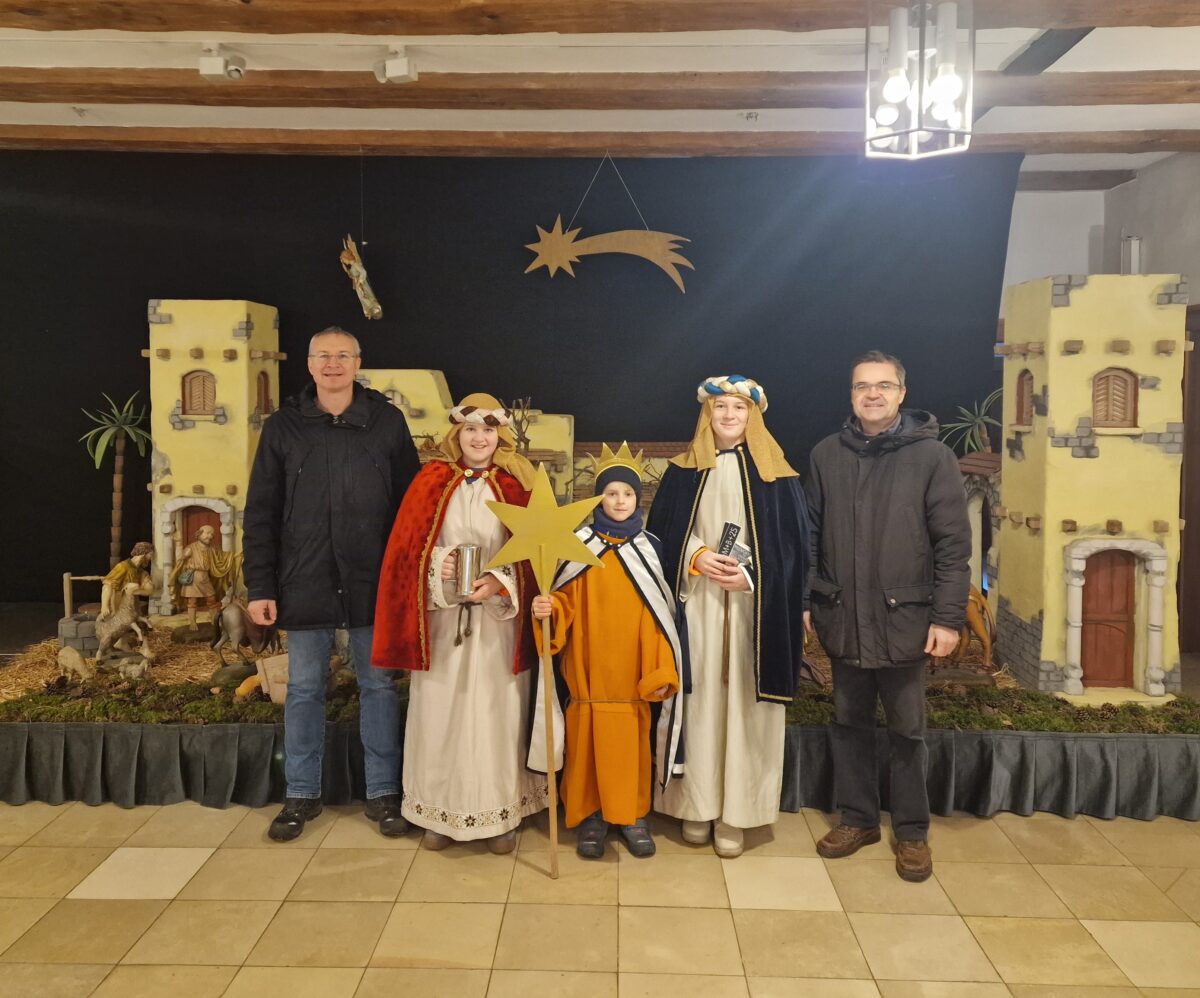 Sternsinger segnen Rathaus von Burglengenfeld