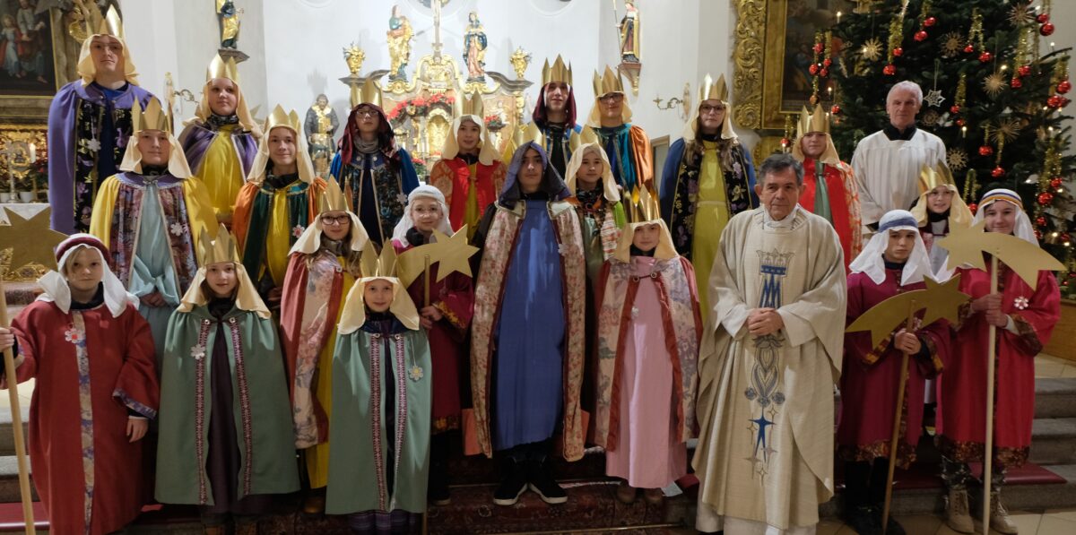 Sternsinger bringen Segen in die Häuser von Markt und Land