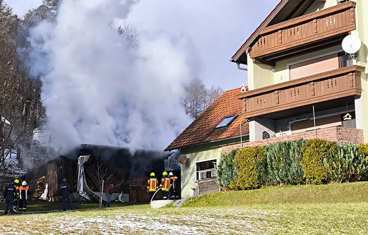 Kirchenthumbach: 145 Einsatzkräfte bewahren Wohnhaus vor Feuer