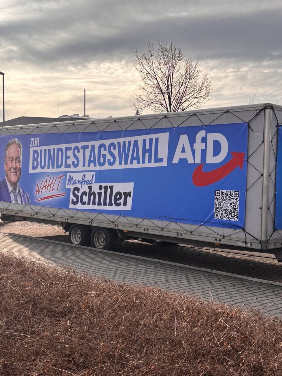 „HH“ im Kennzeichen am AfD-Wahlkampfmobil: Problematisch oder nicht?