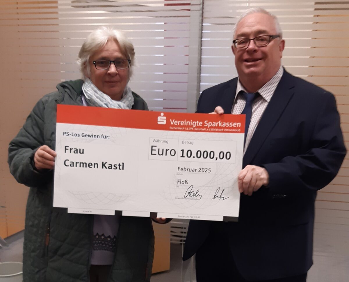 Sparkassenkundin gewinnt 10.000 Euro beim PS-Sparen