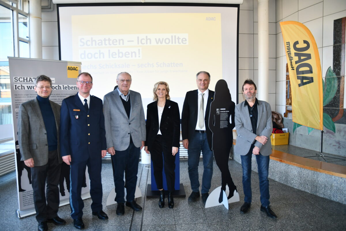 ADAC-Ausstellung zu Verkehrssicherheit in Weiden eröffnet