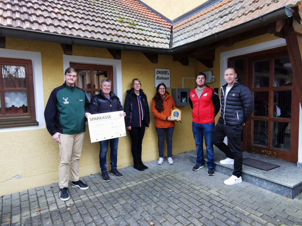 Eslarn stärkt Notfallversorgung mit drittem Defibrillator