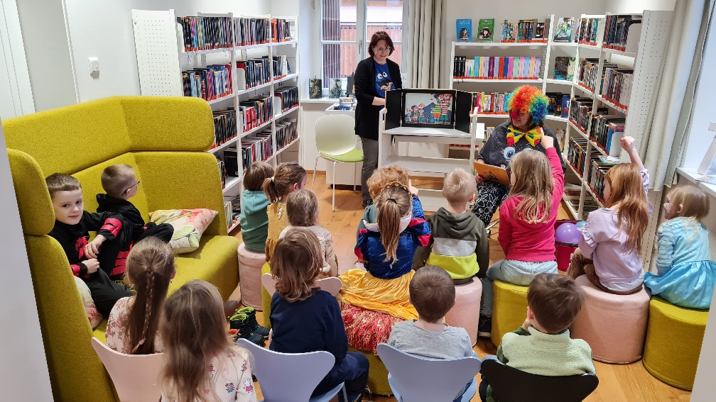 Faschingsfreude mit Kamishibai in Eschenbach