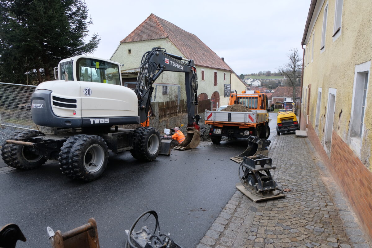 Rohrschaden in der Plößbergerstraße in Floß behoben