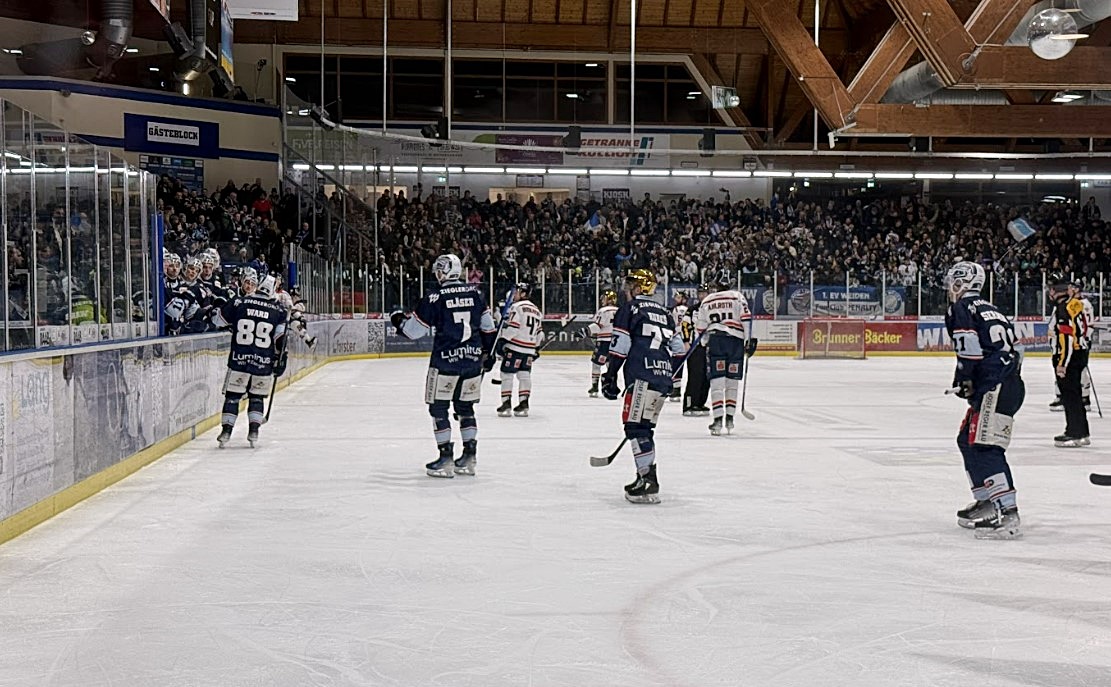 1:7-Niederlage – die Fans feiern die Blue Devils trotzdem
