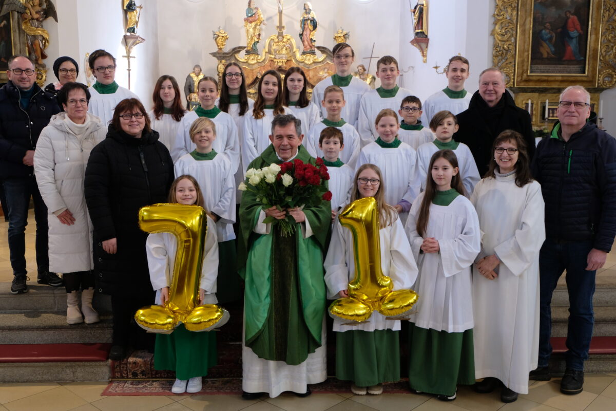 Überraschungsfest für Pfarrer Früchtl zum 71. Geburtstag