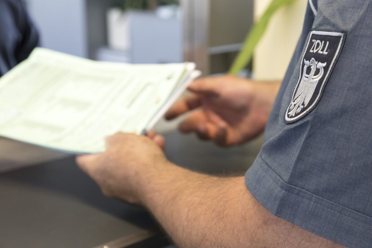 Zoll entdeckt unsichere Produkte und Arzneien in Amberg