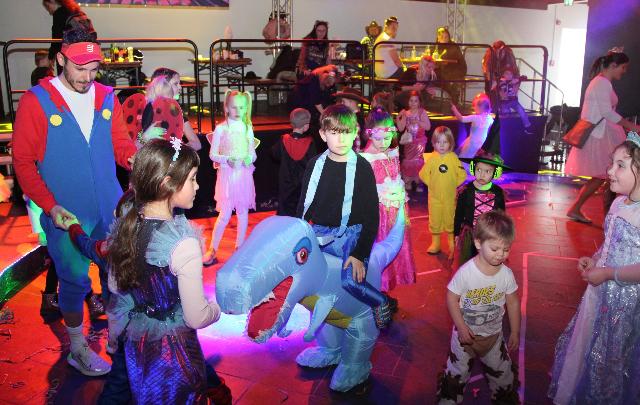 Bunte Faschingsfreude bei Narrhalla Weiden