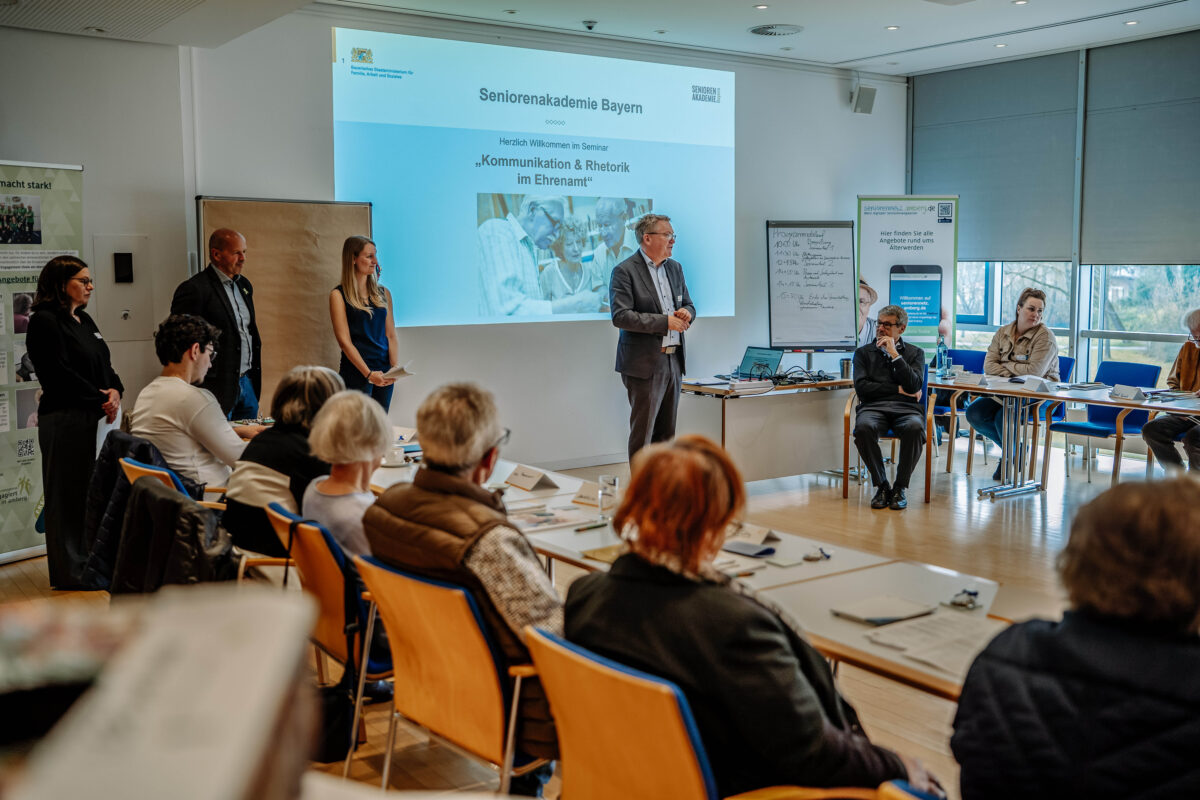 Amberg stärkt Ehrenamt mit Kommunikationsseminar