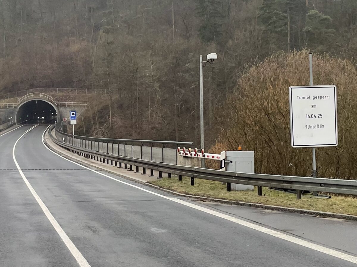 Sperrung im Mühlbergtunnel bei Neustadt