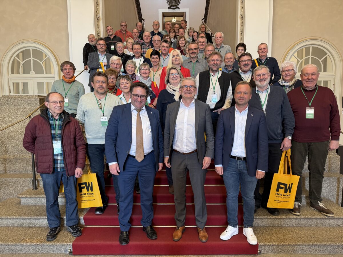 Landtagsbesuch fördert Dialog zwischen Politik und Bürgern