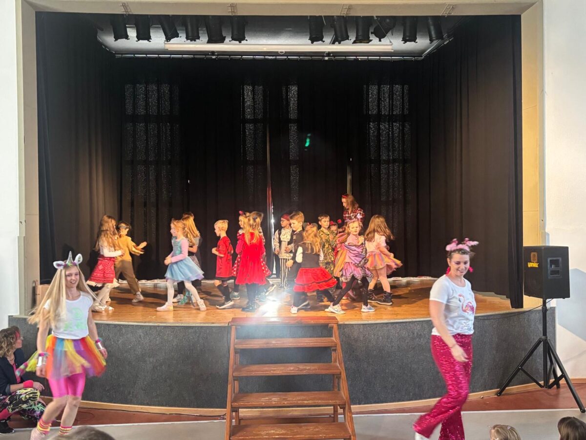 Eslarner Kinderfasching feiert zehnjähriges Bestehen