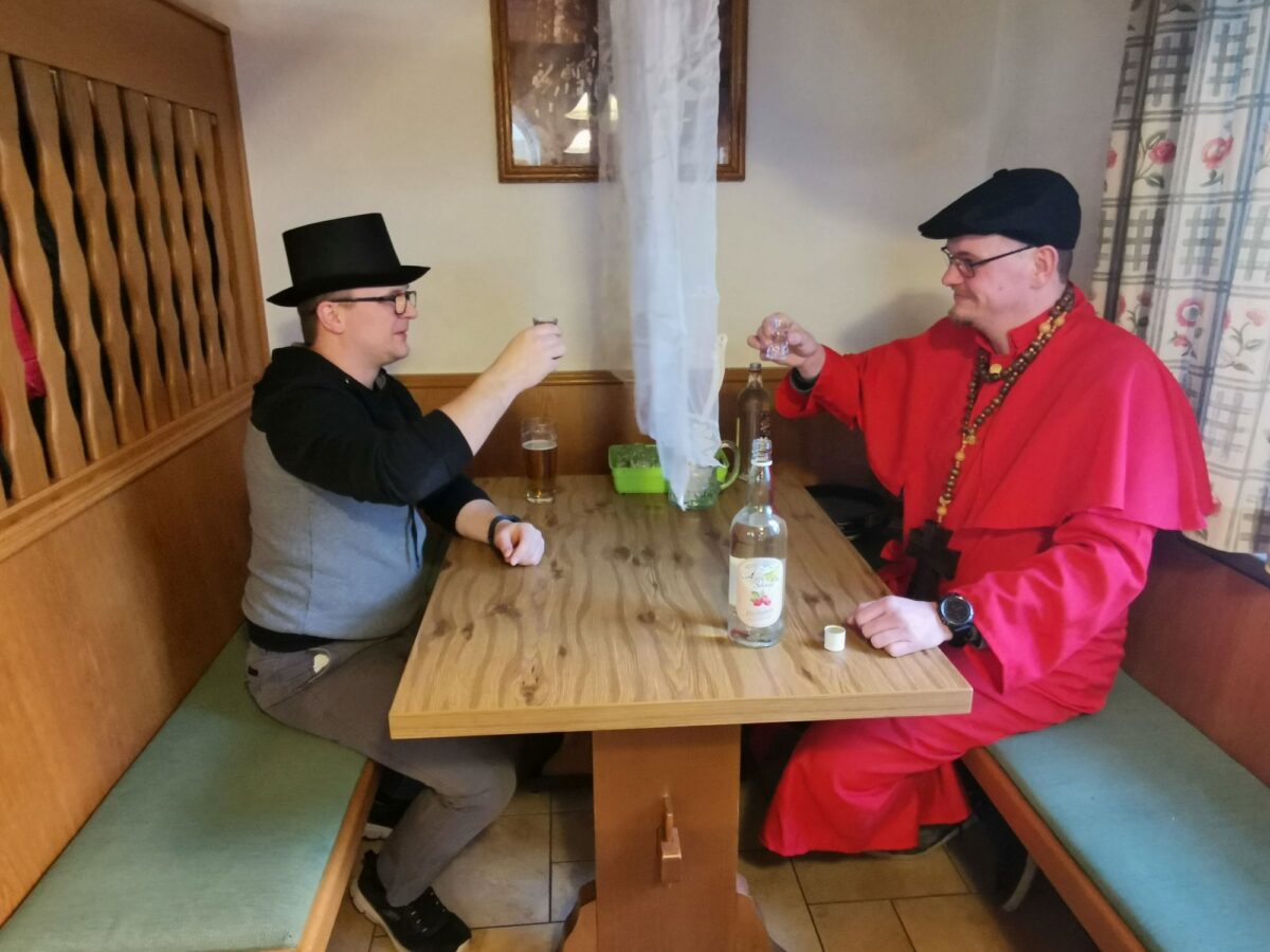 Fasching in Isling endet mit traditionellem Ritual