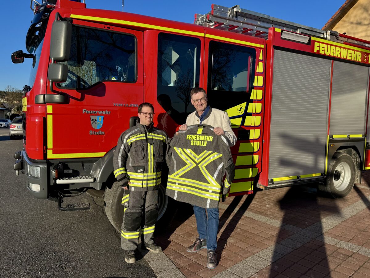 Gut investiert: Feuerwehr Stulln erhält neue Schutzkleidung