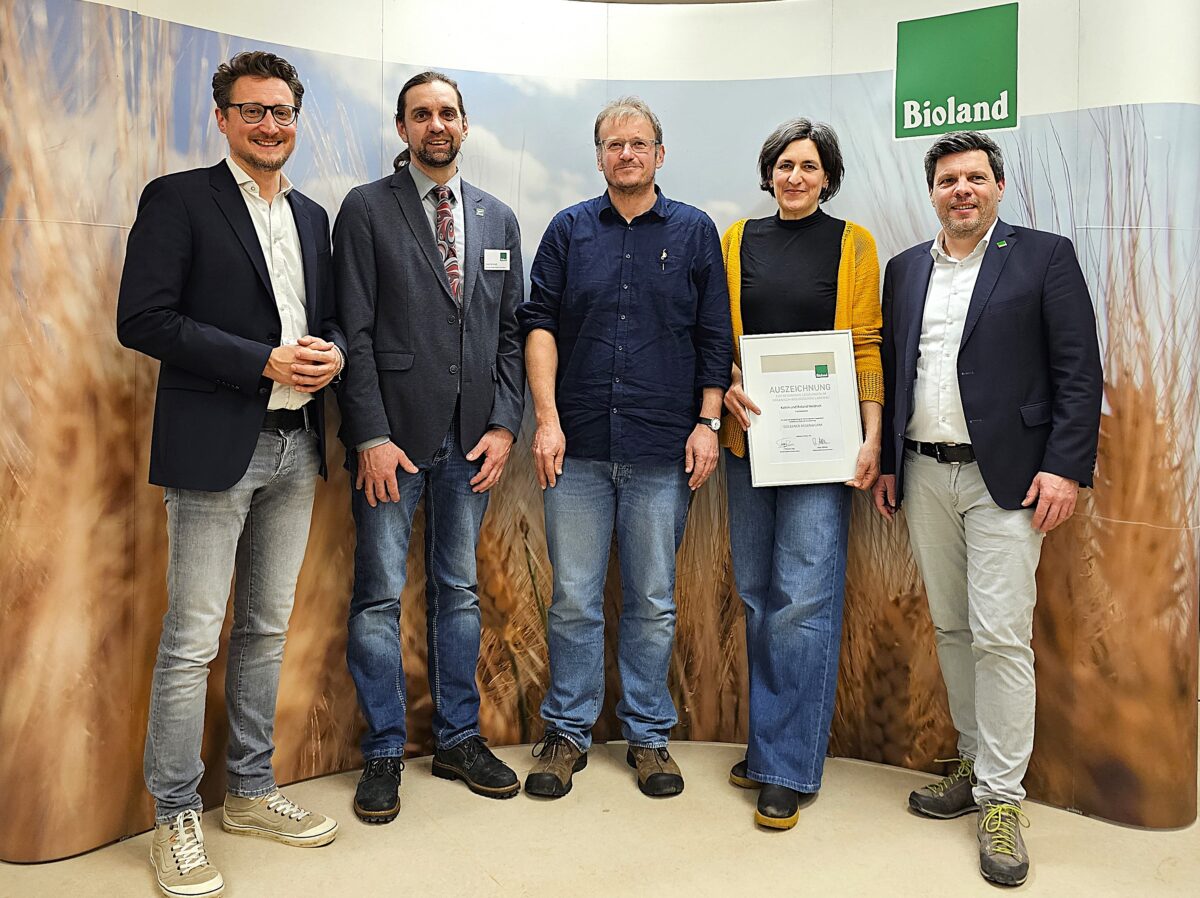 „Goldener Regenwurm“: Roland Heldrich für Engagement in der ökologischen Landwirtschaft ausgezeichnet