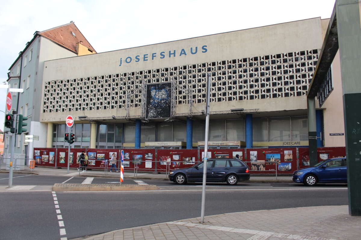 Josefshaus: 40 Wohnungen statt Tauben – Bauherr und Bauamt brüten über Plänen