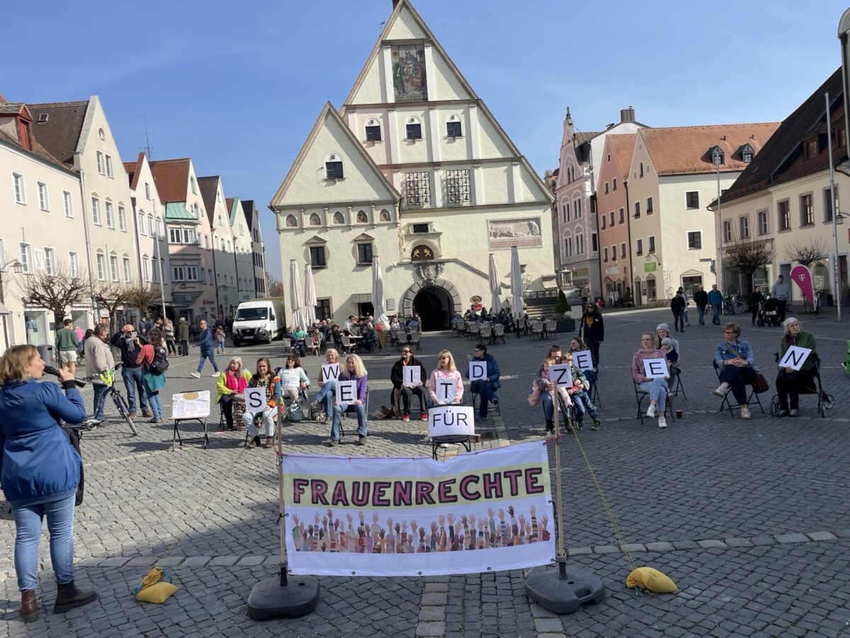 Bündnis für Frauenrechte Weiden ermutigt mit „Widersetzen-Aktion“