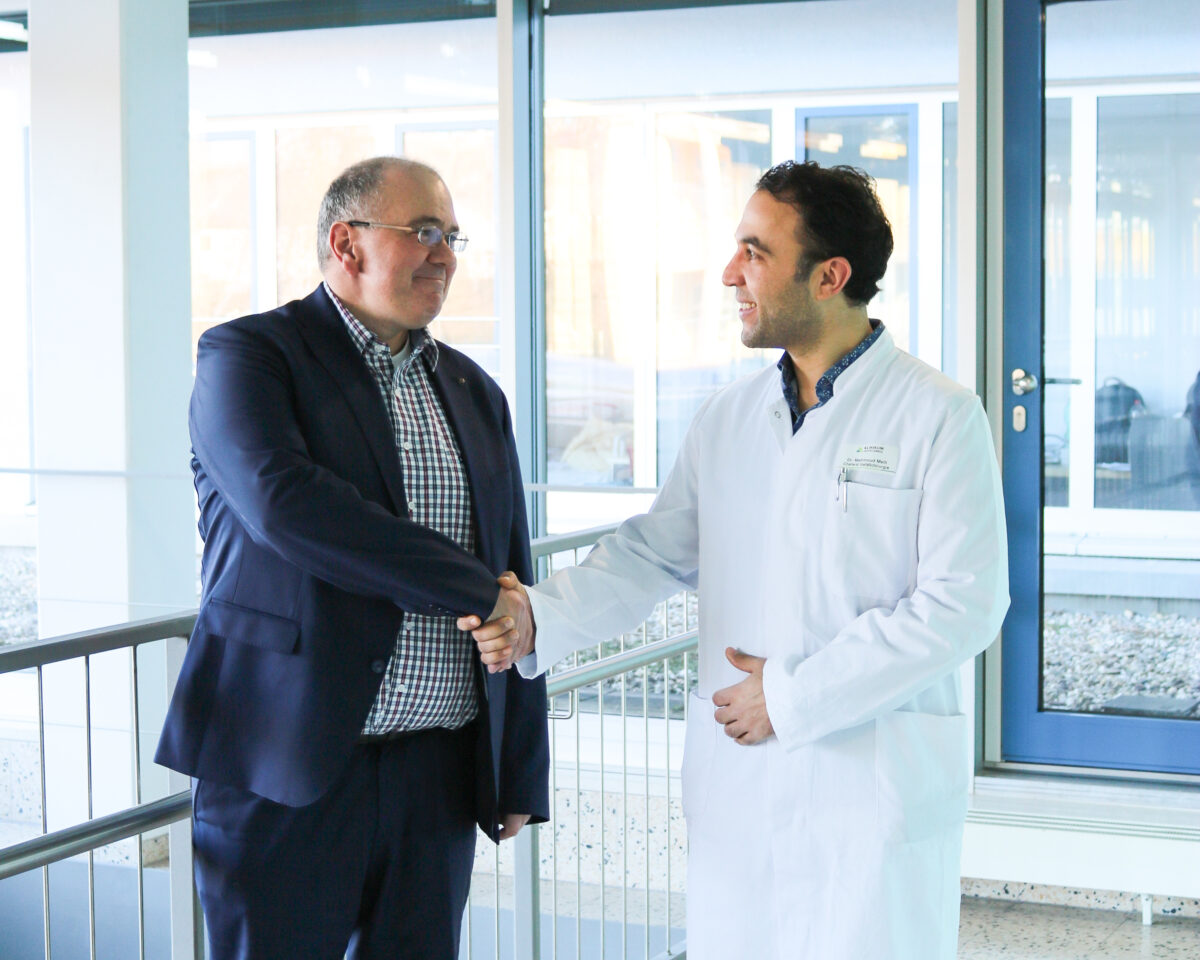 Mahmoud Melli revolutioniert Gefäßchirurgie im Fichtelgebirgs-Klinikum
