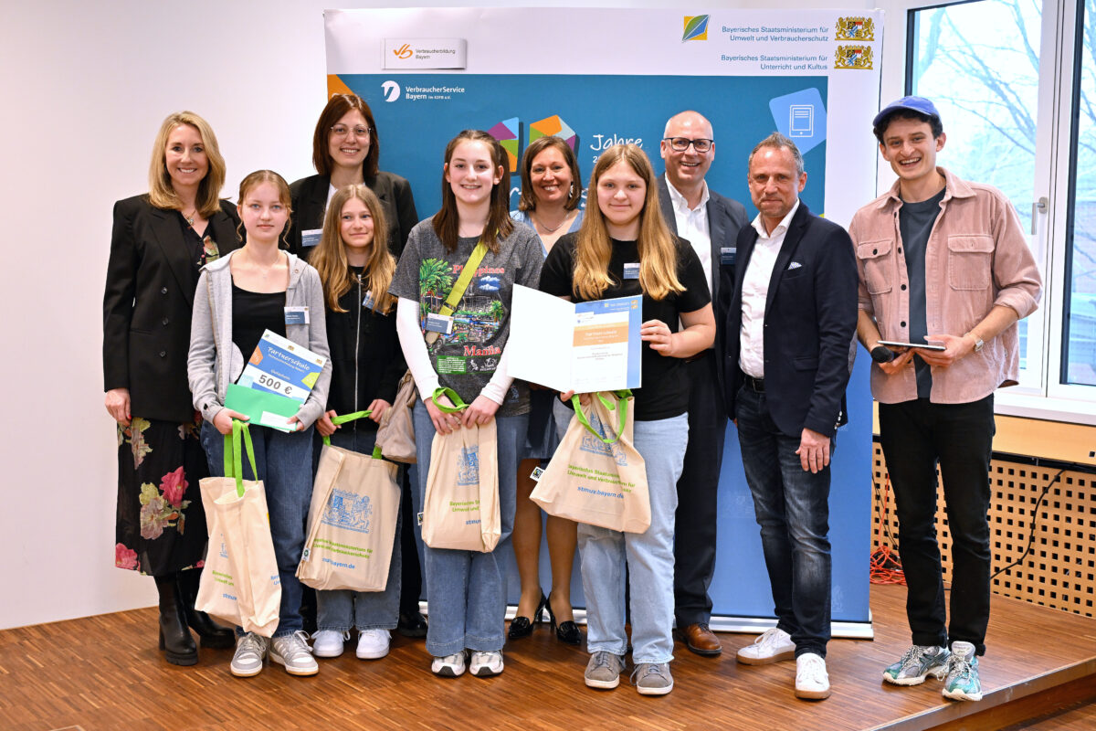 Sophie-Scholl-Realschule als Pionierschule für langjähriges Engagement im Programm „Partnerschule Verbraucherbildung Bayern“ ausgezeichnet