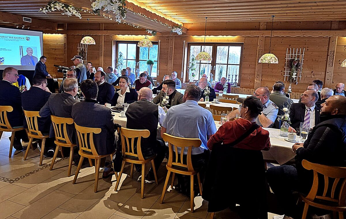 Sicherheitsseminar stärkt Brücke zwischen Bundeswehr und Zivilgesellschaft