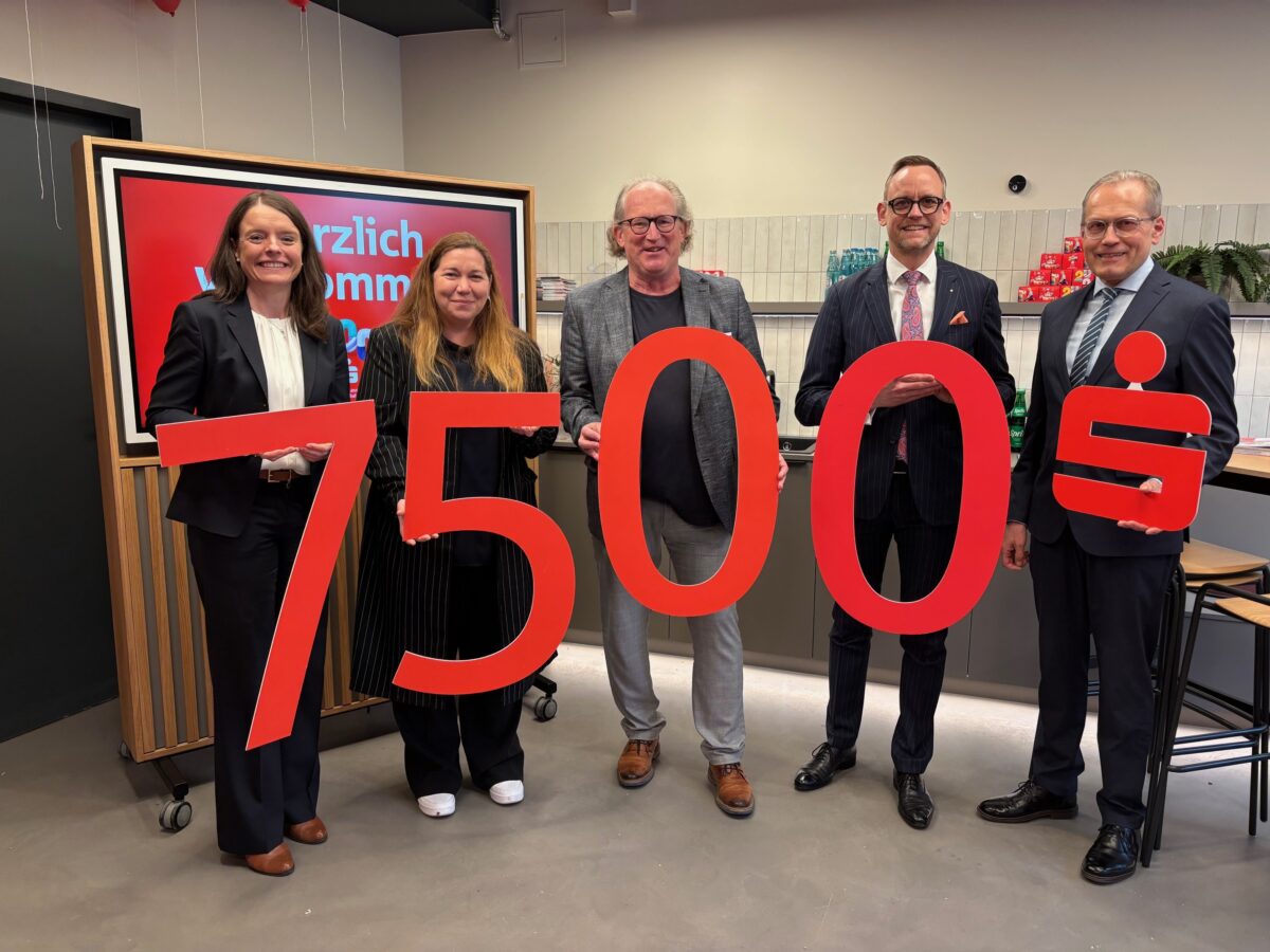 Sparkasse unterstützt pflegebedürftige Familien mit 7.500 Euro