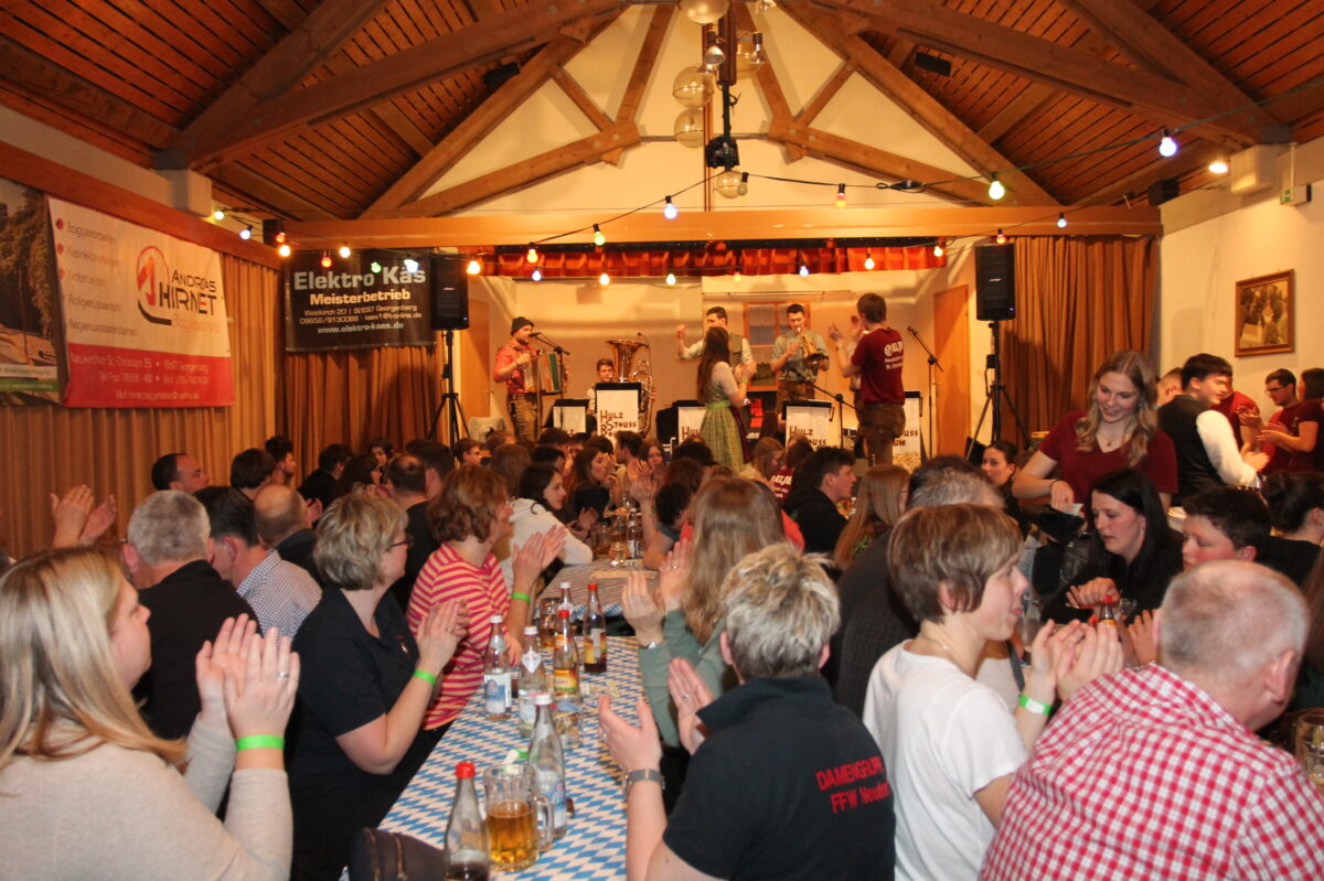 Starkbierfest in Neukirchen lockt junge Leute früher an