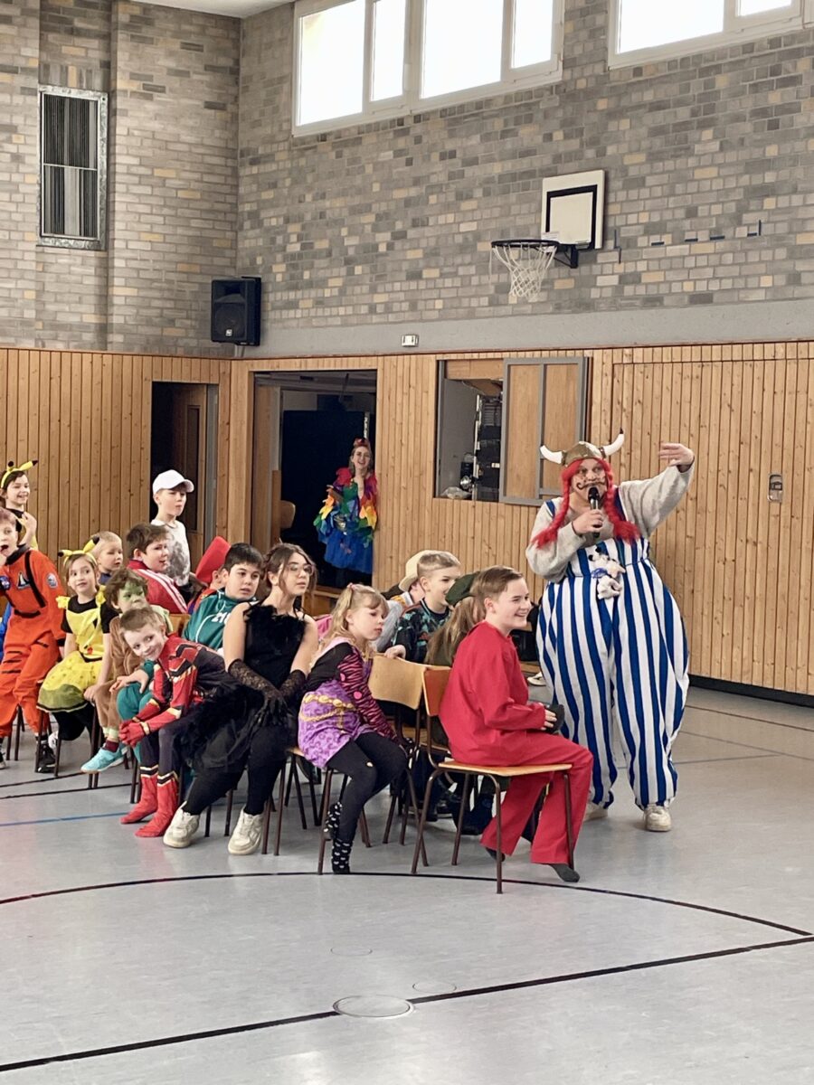 Fröhlicher Schülerfasching in Eschenbach begeistert