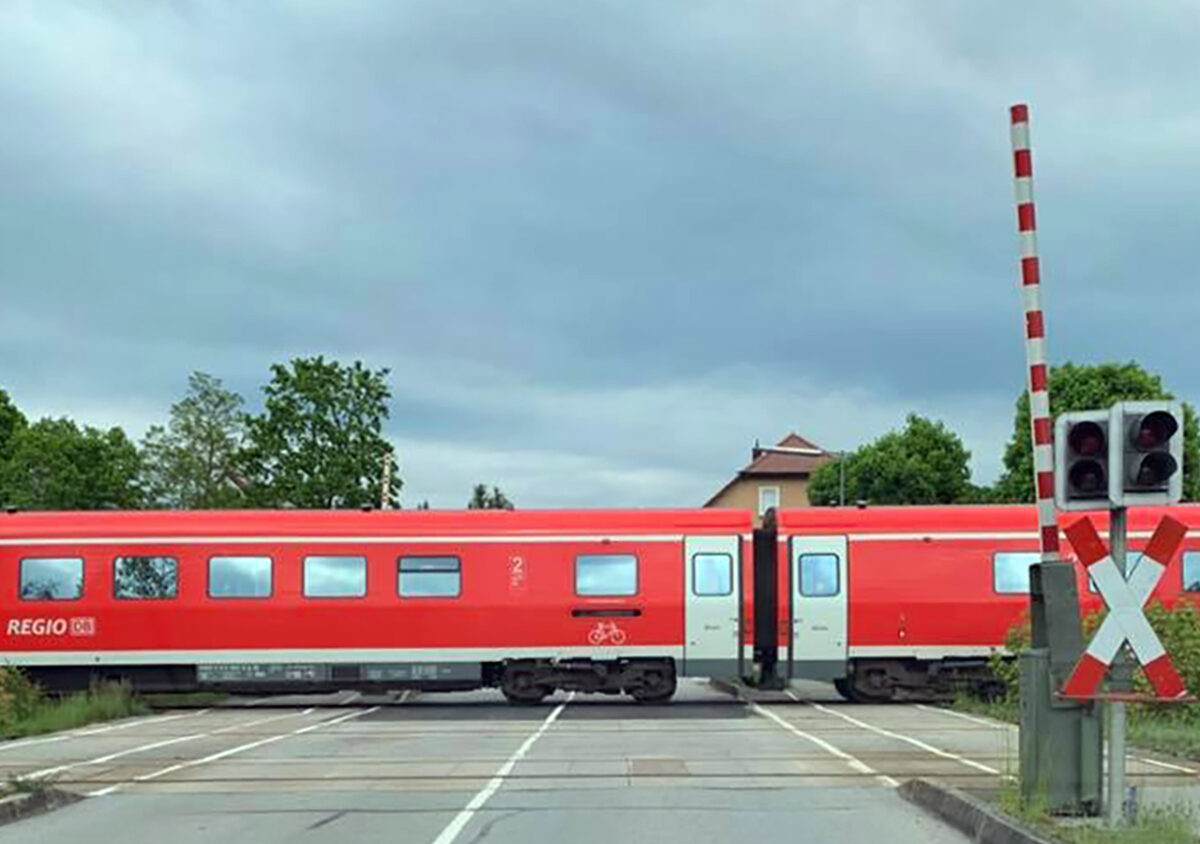 Aktualisiert: Tödlicher Unfall am Bahnübergang Klardorf