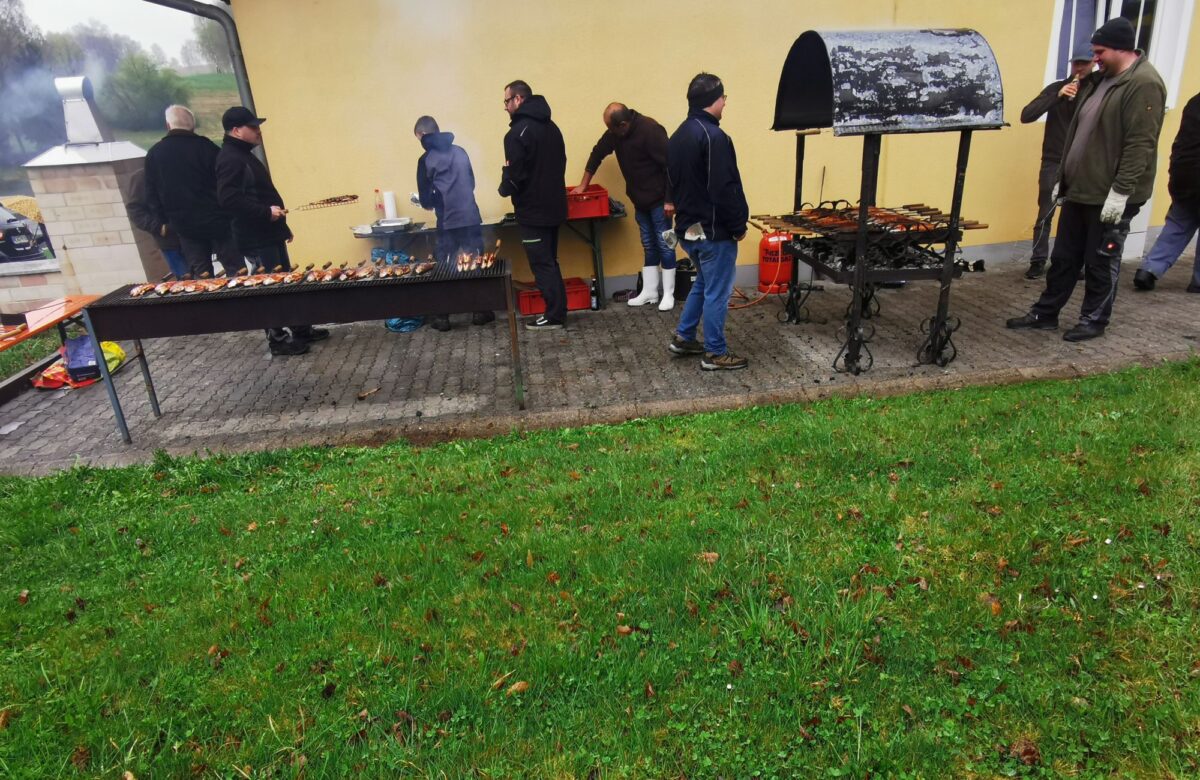 Karfreitag in Eslarn: Fisch vom Grill für Fastentag