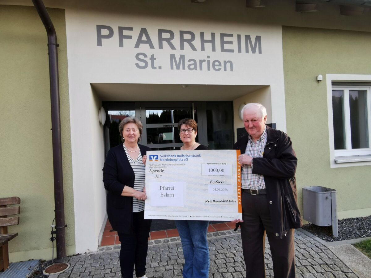 Frauenbund Eslarn spendet 1.000 Euro für Kirche