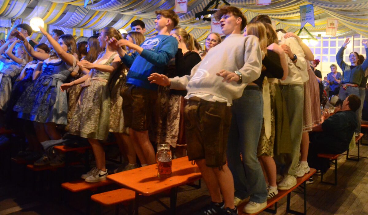 „Highline“ erobern Festzelt mit Partyhits