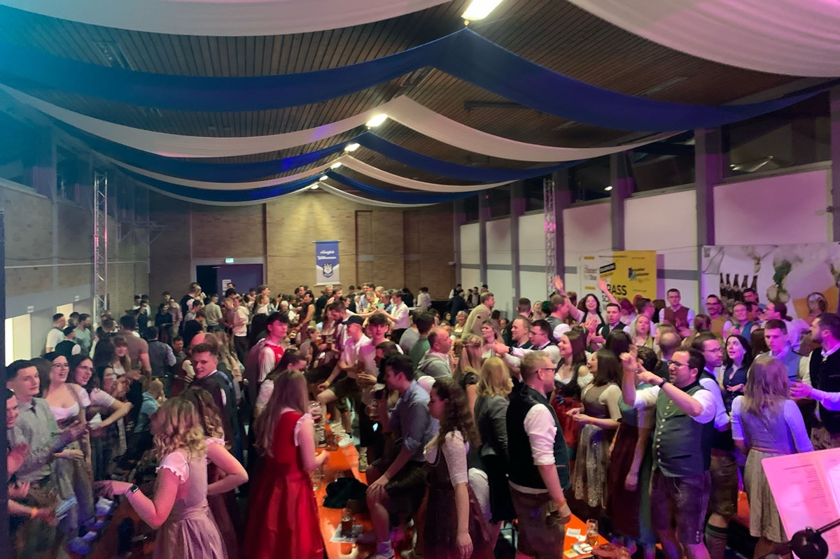 Starkbier, Stimmung und Schunkel-Laune beim TSV Pressath