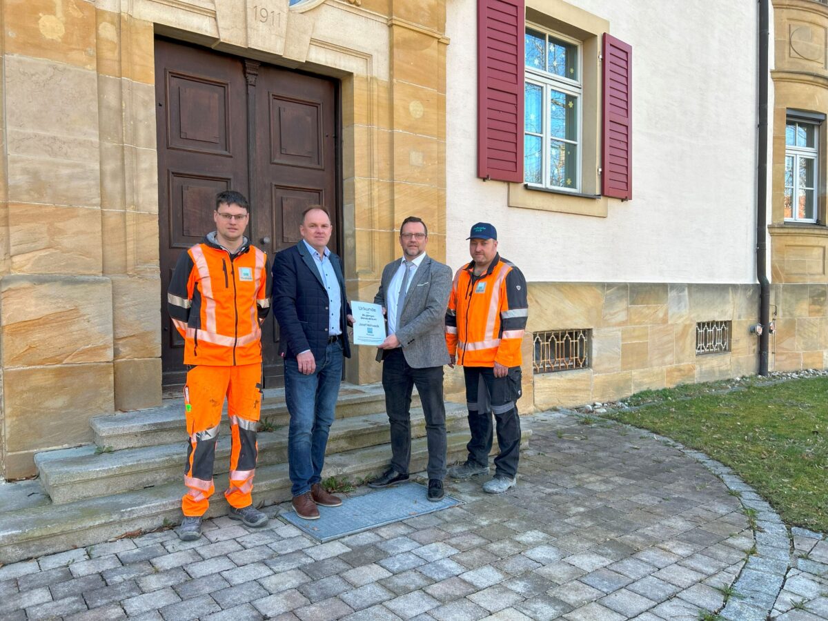 Josef Hollweck feiert 25 Jahre Treue zu Stadtwerken Burglengenfeld
